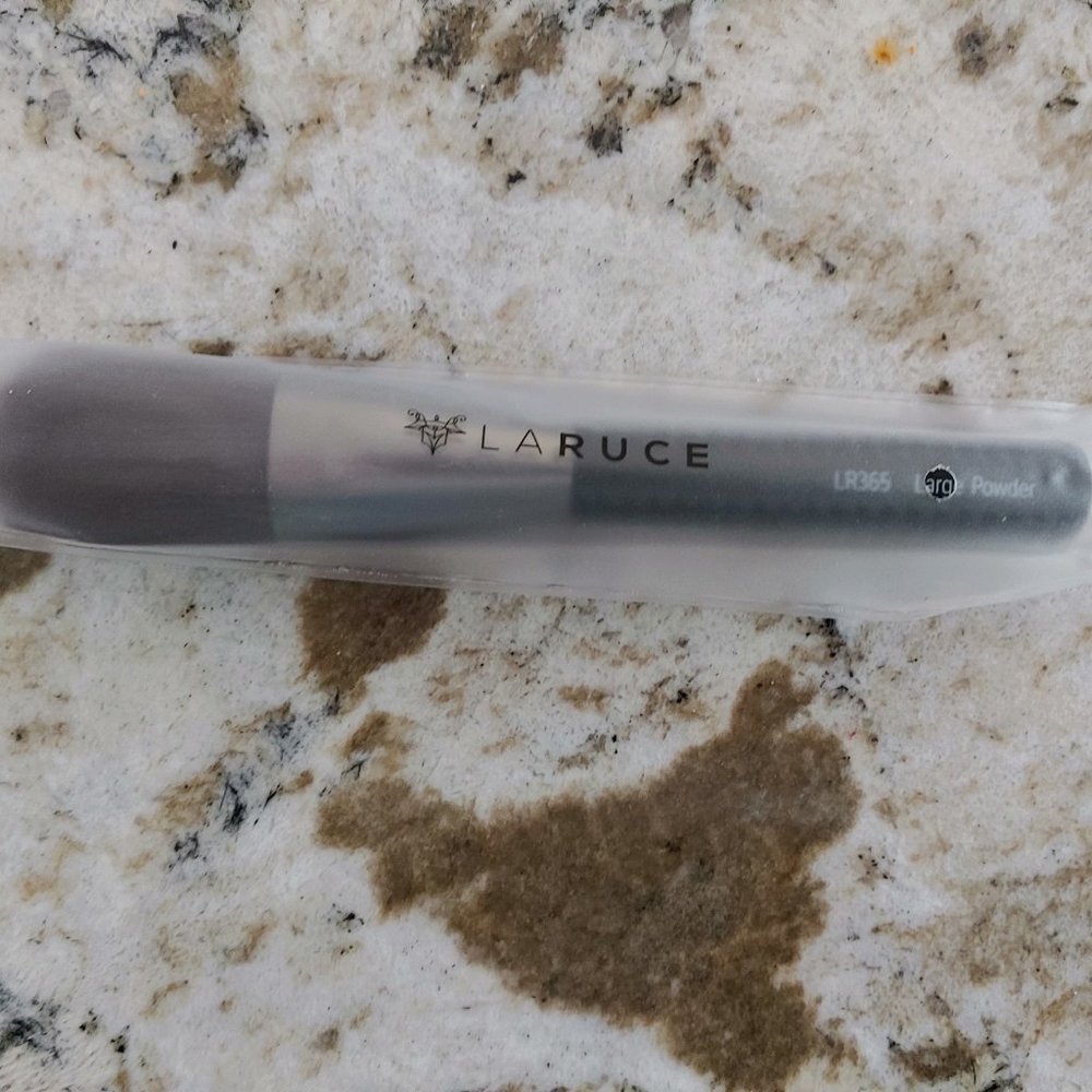 Laruce Large Powder Brush - Picture 2 of 3